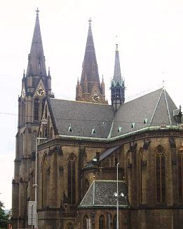 Kostel sv. Ludmily na Vinohradech (pohled sm�rem od Korunn�