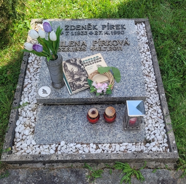 Hrob Zdeňka Pírka (srpen 2025) Hrob Zdeňka Pírka (srpen 2025)